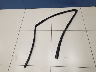 Уплотнитель стекла передней левой двери для Volvo XC90 2002-2015