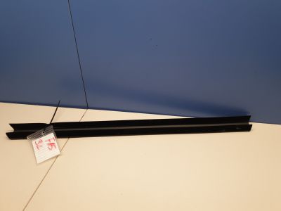 Уплотнитель стекла двери задний левый для BMW X5 F15 2013-2018