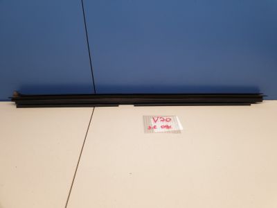 Накладка стекла задней левой двери для Volvo XC70 Cross Country 2007-2016