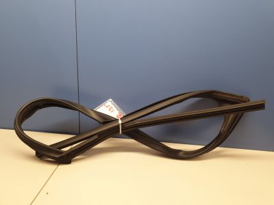 Уплотнитель стекла передней правой двери для Mazda 6 GJ 2013-2019