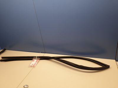 Уплотнитель стекла передней правой двери для Subaru Forester S12 2008-2012