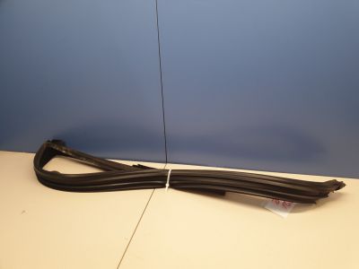Уплотнитель стекла передней правой двери для Mercedes S-klasse W221 2005-2013