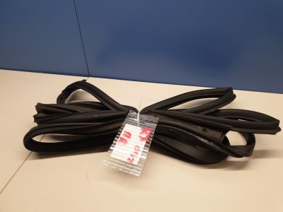 Уплотнитель двери передней правой для Lexus RX XU30 2003-2009