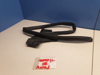 Уплотнитель двери задней левой для Tesla Model S 2012-