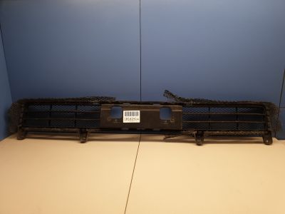 Решётка в бампер центральная для Toyota Land Cruiser 200 2008-
