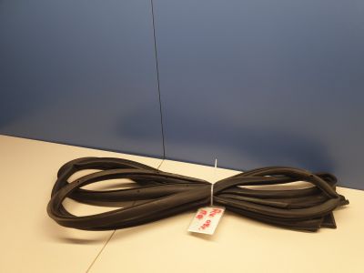 Уплотнитель двери передней правой для Lexus RX XU30 2003-2009